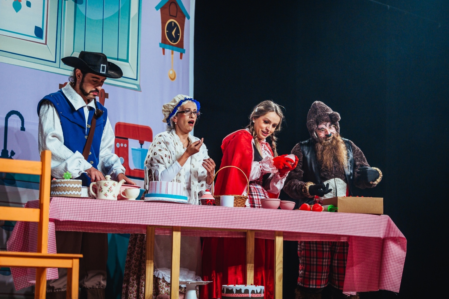 A NOVA VERSÃO DE CHAPEUZINHO VERMELHO NO FESTIVAL DE TEATRO INFANTIL