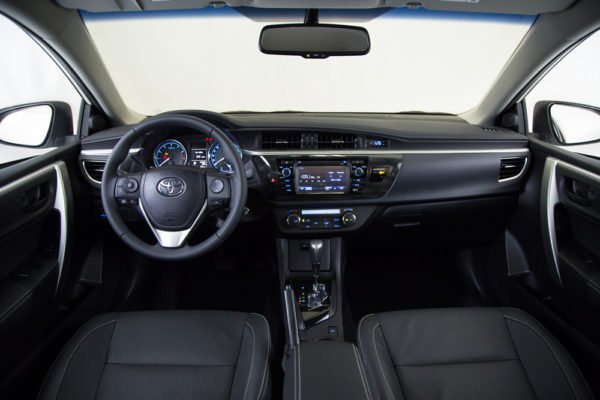 30-set-16-toyota-corolla-dynamic-3