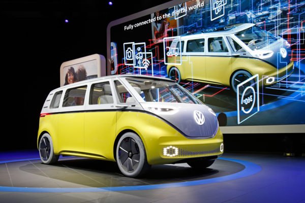 10 jan 17 - VW mostra novo carro-conceito I.D. BUZZ em Detroit - 2