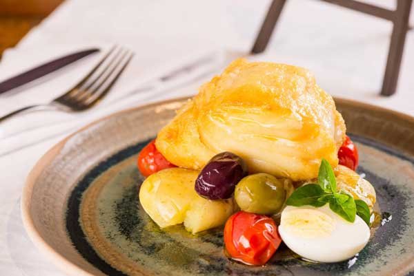 Lombo-de-bacalhau-a-Lagareiro---Armazem-Santo-Antonio