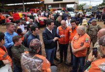 Em Rio Bonito do Iguaçu, Ratinho Junior anuncia força-tarefa para reconstrução das casas