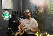 Agita Palco amplia interação entre público e artistas e ganha espaço em bares e restaurantes