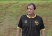 Com novo técnico e reforços, Rio Branco busca retomada no campeonato contra o Paranavaí