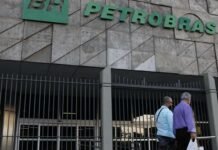 Com alívio da guerra, Petrobras reduz preço do querosene de aviação