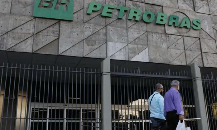 Com-alivio-da-guerra-Petrobras-reduz-preco-do-querosene-de-aviacao