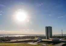 Em clima eleitoral, Congresso vota nesta semana fim da escala 6×1 e “taxa das blusinhas”