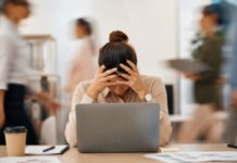 Brasil bate recorde de afastamentos por saúde mental e empresas precisam se adaptar à nova realidade do trabalho
