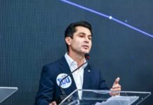No Paraná, em debate para o Senado marcado por ataques e ofensas, Alexandre Curi apresenta propostas