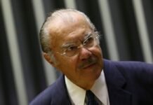 Ex-presidente José Sarney segue internado em hospital de São Paulo