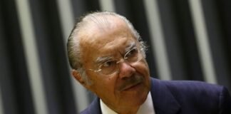 Ex-presidente José Sarney segue internado em hospital de São Paulo