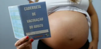 Resistência às vacinas contra gripe e covid coloca gestantes em risco