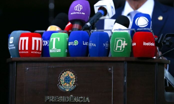 Jornalistas-sofreram-mais-de-14-mil-ataques-no-1o-turno-das-eleicoes