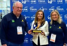 Marta Rossi recebe prêmio nacional por trajetória no turismo