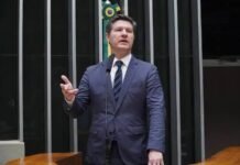 Depois do menor IPVA do Brasil, deputado federal paranaense Santin Roveda quer zerar imposto de Uber, 99 e táxi no país